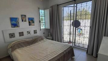 2 多间卧室、床单