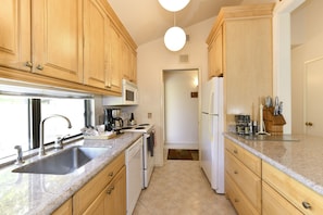 Condo, 2 Bedrooms | Private kitchen - 16 Fairways 2 Bedroom Condo by RedAwning (Napa)