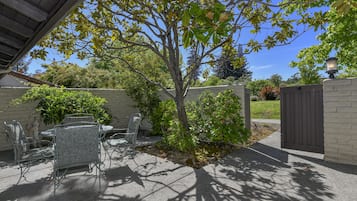 Condo, 2 Bedrooms | Property grounds