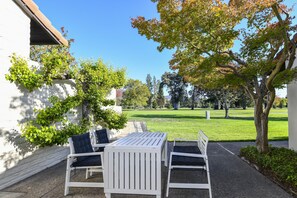 Property grounds - 15 Fairways 2 Bedroom Condo by RedAwning (Napa)