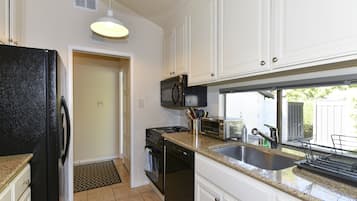 Condo, 2 phòng ngủ | Bếp riêng