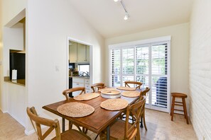 Dining - 15 Fairways 2 Bedroom Condo by RedAwning (Napa)