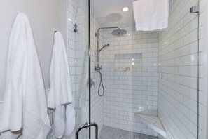 Condo, 2 habitaciones | Baño | Toallas 