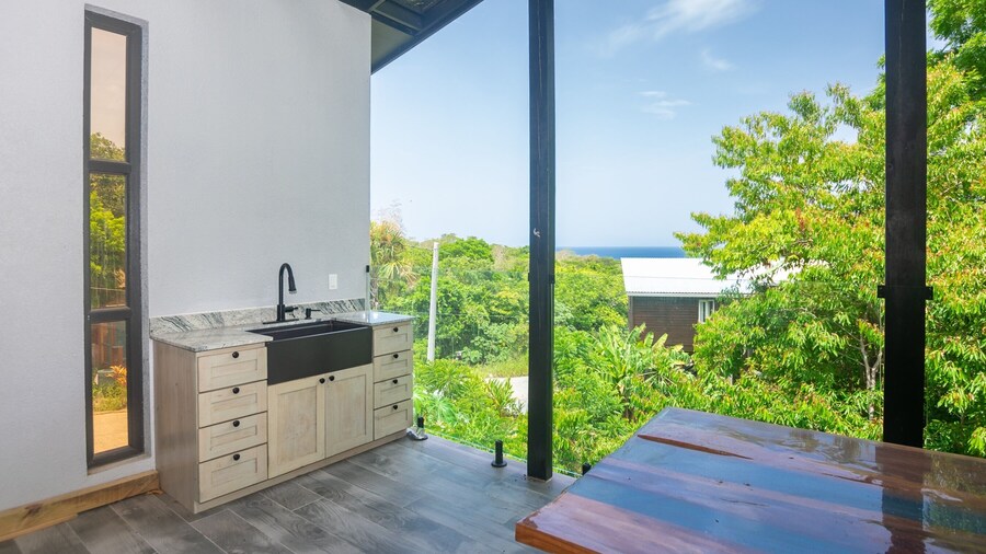 Brisa De Verano 2 Bedroom Home by RedAwning