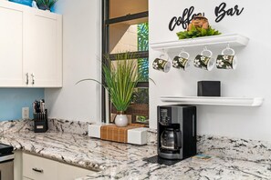Lägenhet - 1 sovrum | Eget kök | Kylskåp, ugn, diskmaskin och kaffe- och tebryggare