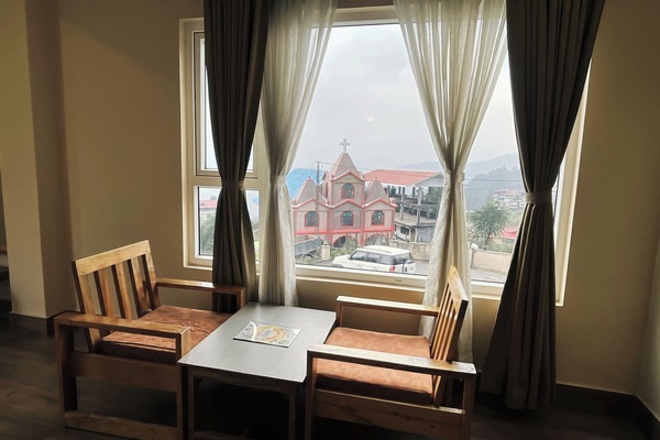 1 bedroom, premium bedding, memory foam beds, desk
