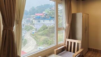 1 bedroom, premium bedding, memory-foam beds, desk