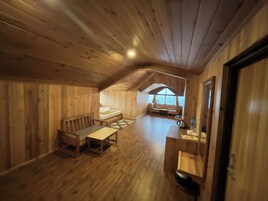 1 bedroom, premium bedding, memory foam beds, desk