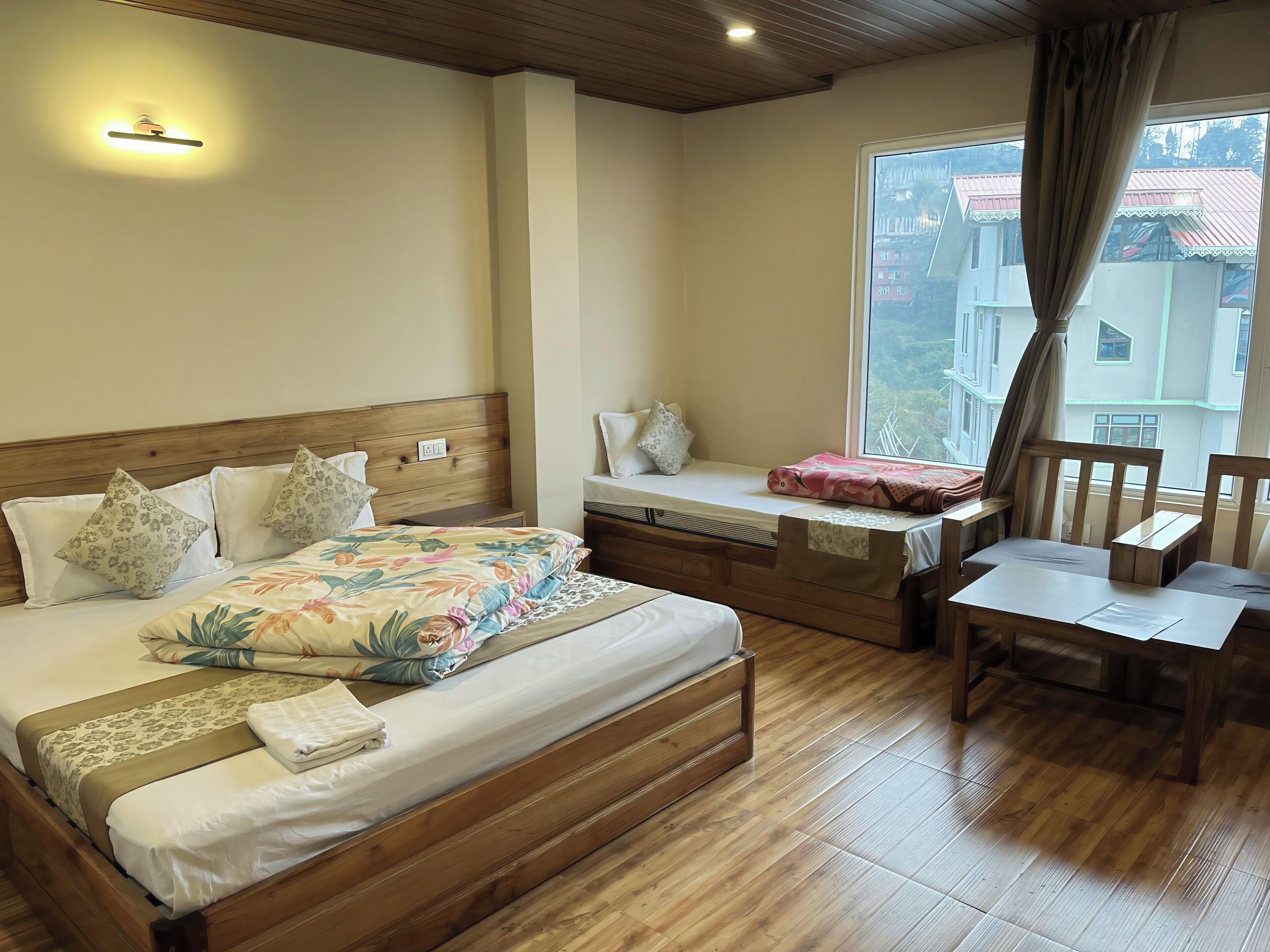 1 Schlafzimmer, hochwertige Bettwaren, Betten mit Memory-Foam-Matratzen