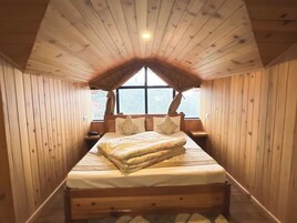 1 bedroom, premium bedding, memory foam beds, desk