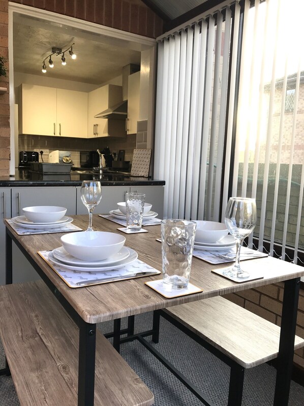 Comfort House, Private Bathroom (Fieldside) | Dining