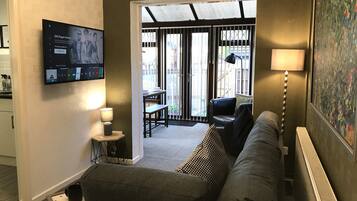 Comfort House, Private Bathroom (Fieldside) | Lounge