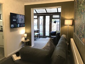 Comfort House, Private Bathroom (Fieldside) | Lounge