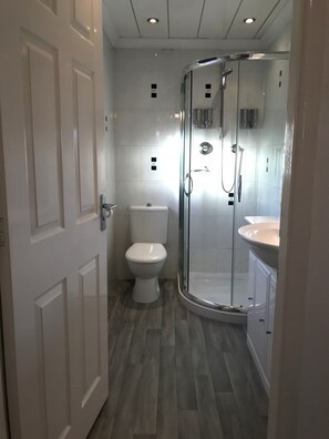 Comfort House, Private Bathroom (Fieldside) | Bathroom
