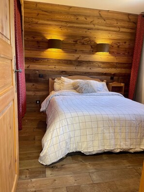 4 soverom, strykejern/-brett, reiseseng for barn og wi-fi