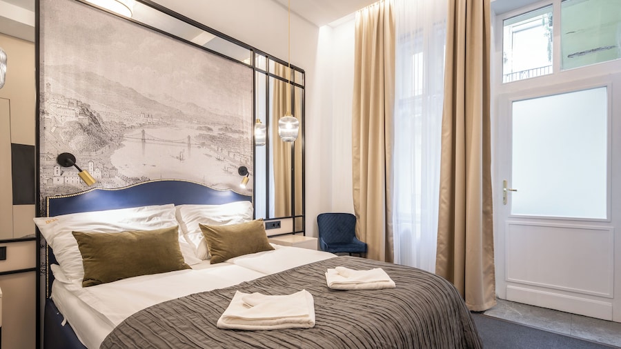 Astoria Boutique Suites - by BQA