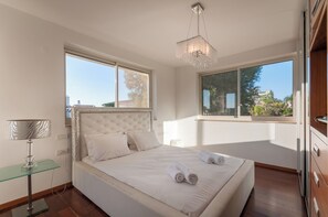 5 bedrooms, iron/ironing board, WiFi, bed sheets - Villa with Pool - Next the Beach (Herzliya)