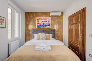 Grand Suite, 3 Bedrooms, with Square View and Terrace | Lençóis italianos Frette, roupas de cama premium