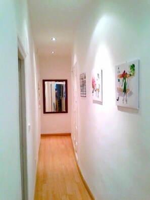 Interior - Warm and Comfortable apartment 3 bedroom in the city center (Madrid)