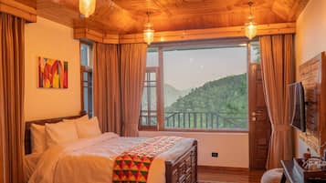 Premium Room | 1 bedroom, premium bedding, minibar, in-room safe