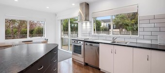 Lakeside Haven - Taupo Holiday Home