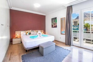 4 室のベッドルーム、WiFi、ベッドシーツ