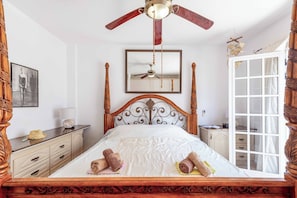 5 bedrooms, WiFi, bed sheets - Villa Lory - Four Bedroom Villa, Sleeps 8 (Callao Salvaje)