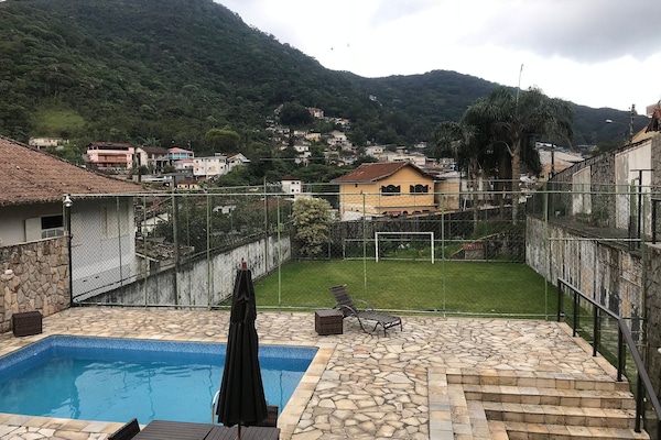Suíte | Piscina | Piscina externa, espreguiçadeiras