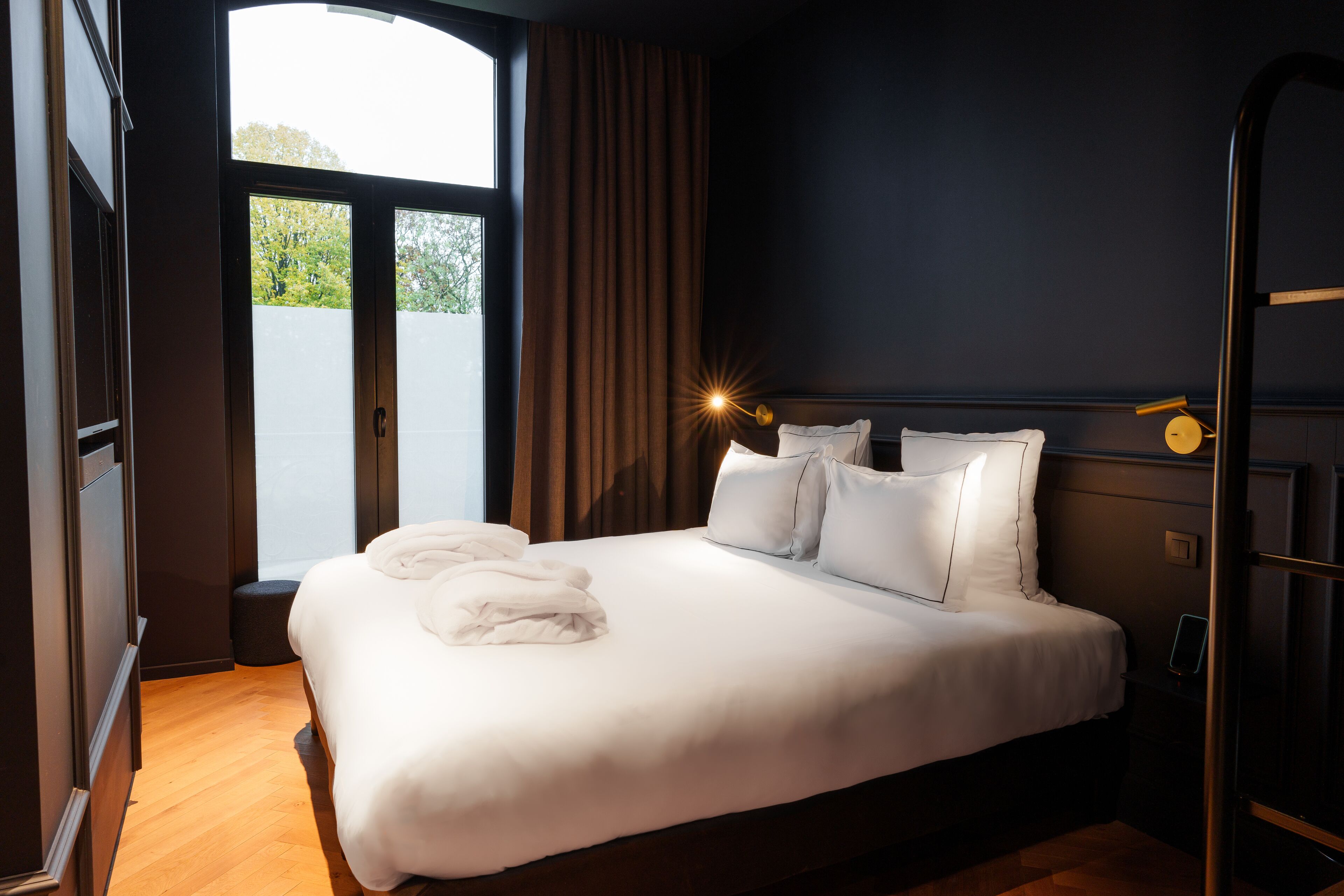 Premium bedding, soundproofing, iron/ironing board, free WiFi