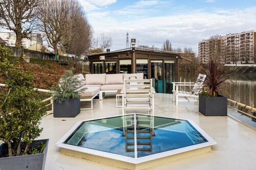 EXPERIENCE THE PARIS OLYMPIC GAMES ON THE SEINE RIVER!
