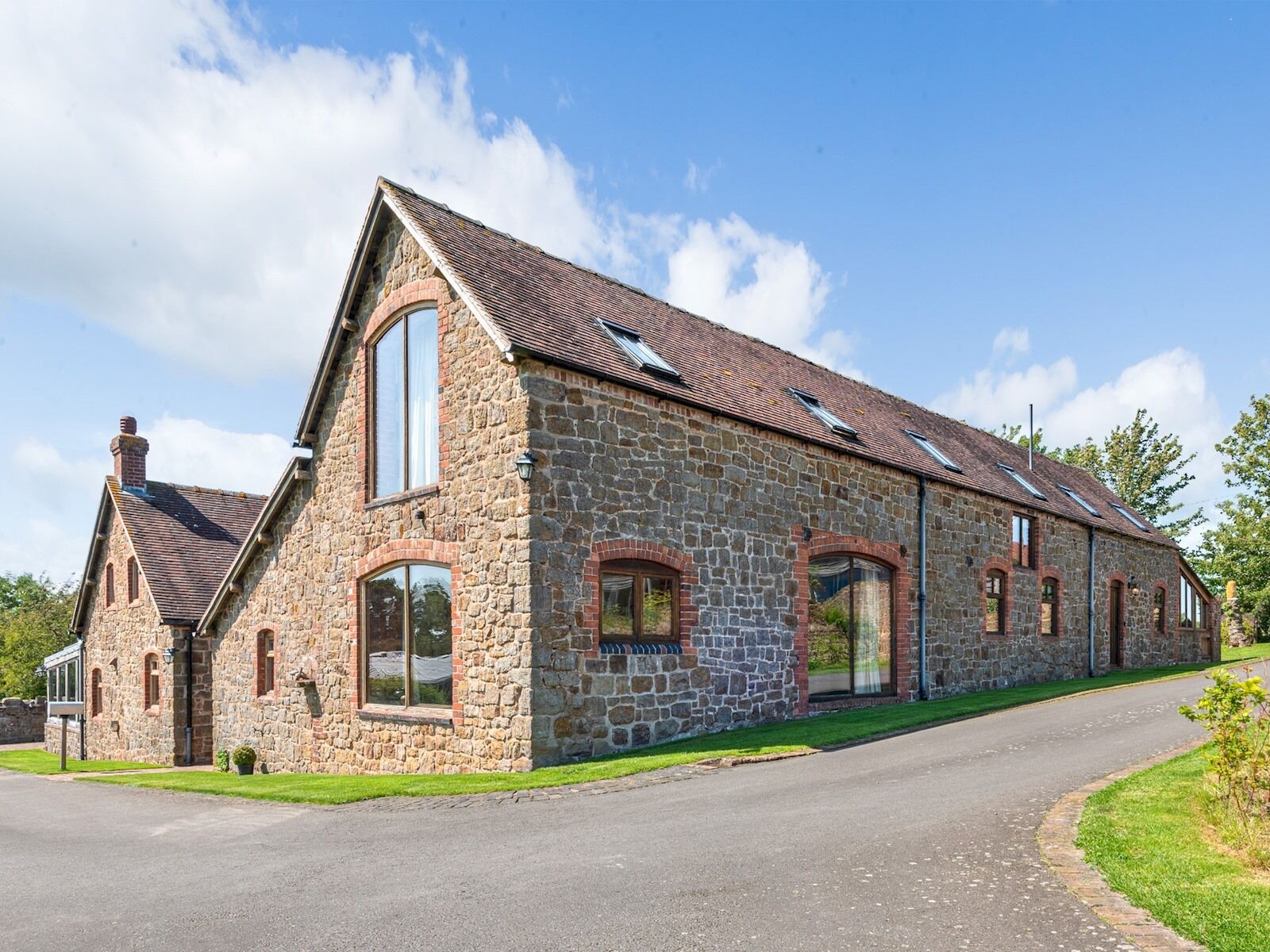 المنشأة من الخارج