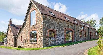Hidden Gem in Stunning Location - Pass the Keys