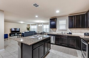 Interior - The Sapphire House - Near Universities, Military Base, and Hospitals! (San Antonio)