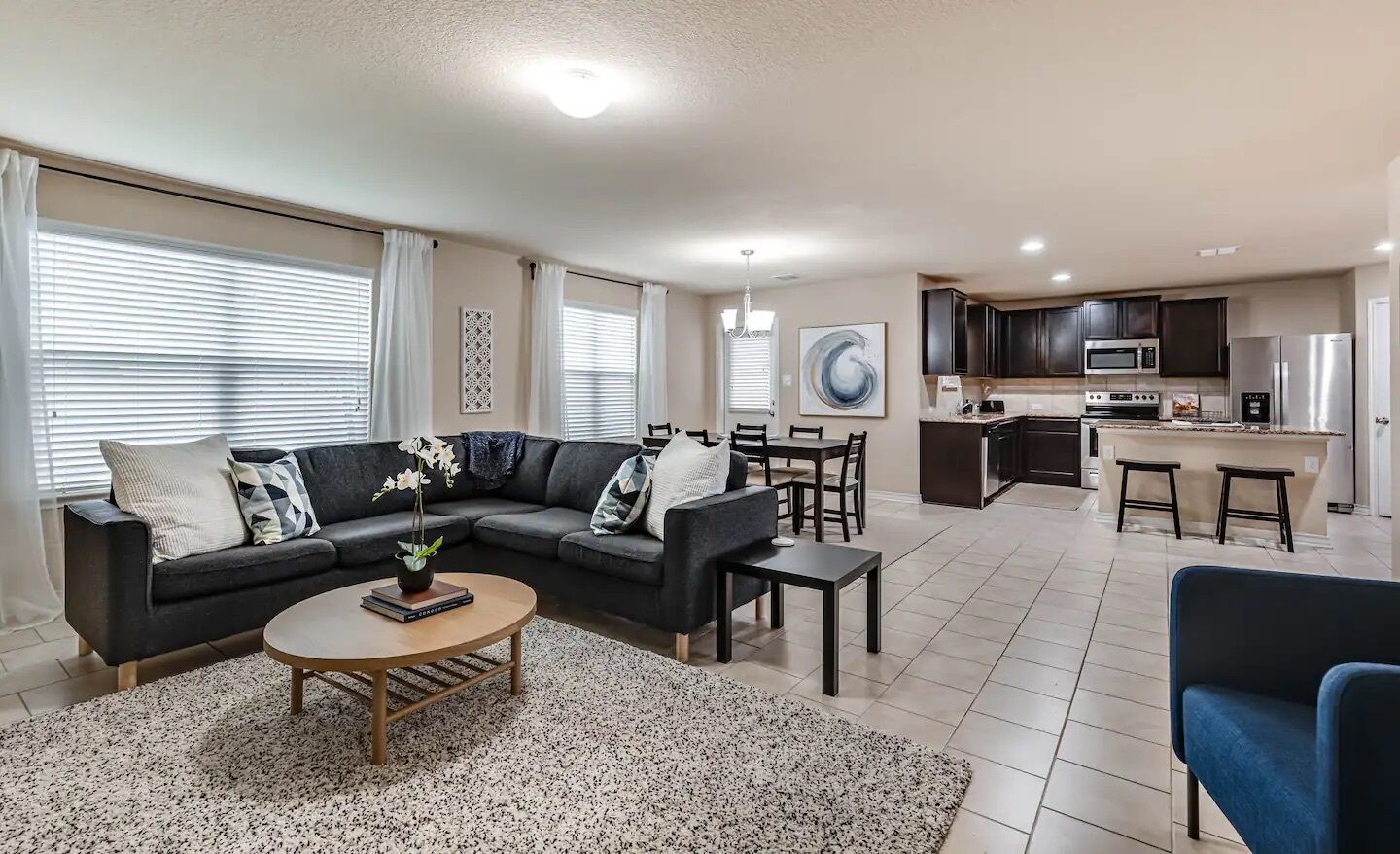 The Sapphire House - Near Universities, Military Base, and Hospitals!