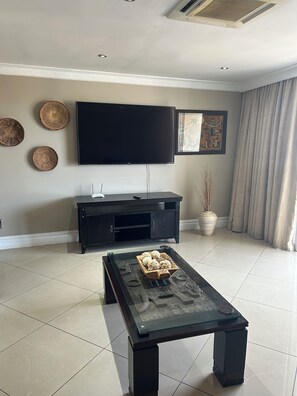 Smart TV - SEA-VIEW APARTMENT - POINT WATERFRONT
near to beaches , harbour and restaurants (Durban)