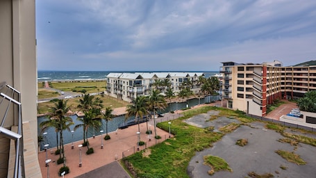 Exterior. SEA-VIEW APARTMENT - POINT WATERFRONT
near to beaches , harbour and restaurants