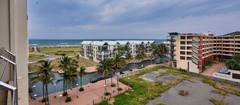 SEA-VIEW  APARTMENT - POINT WATERFRONT
near to beaches , harbour and restaurants