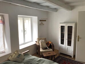 3 bedrooms, iron/ironing board, travel crib, free WiFi - theFritsch-Weinbauernhaus in the countryside (Klein-Reinprechtsdorf)