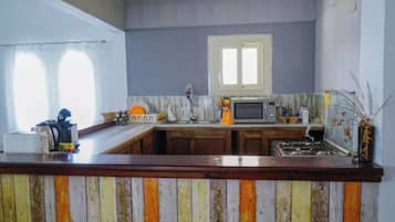 Réfrigérateur, micro-ondes, four, lave-vaisselle