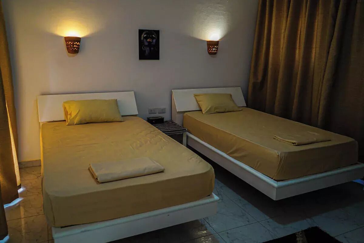 4 bedrooms, WiFi, bed sheets, wheelchair access