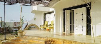 WHITE VILLA No. 6