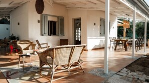Outdoor dining - 4 Bedroom Villa in Scopello (Scopello)