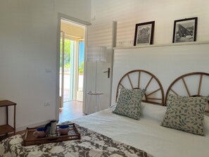 4 chambres, coffres-forts dans les chambres, fer et planche à repasser