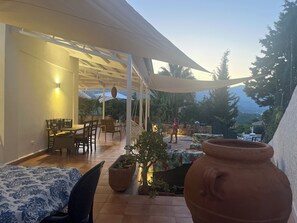 Outdoor dining - 4 Bedroom Villa in Scopello (Scopello)
