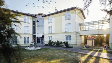 المنشأة من الخارج