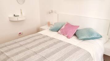 1 bedroom, iron/ironing board, internet