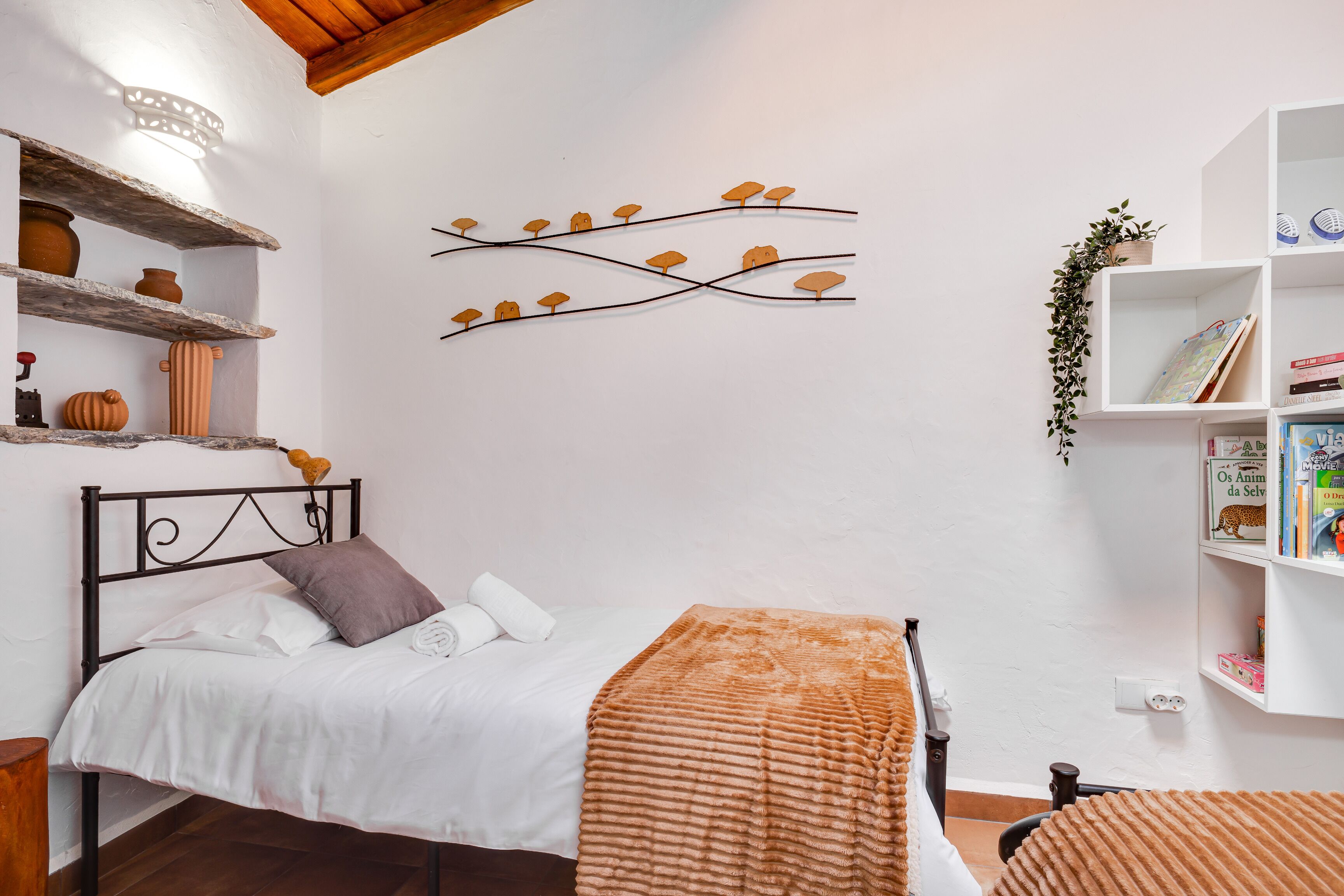 2 間睡房、熨斗/熨衫板、上網、床單