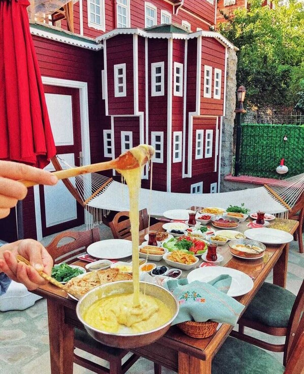 Free daily local cuisine breakfast 