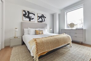 3 bedrooms, desk, iron/ironing board, WiFi - Airy 3 BR Flat w/shared deck - gym - mins to NYC (Hoboken)