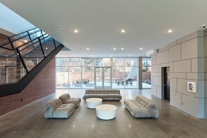 Interior - Airy 3 BR Flat w/shared deck - gym - mins to NYC (Hoboken)